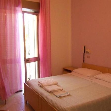 Hotel Silvia Viserbella di Rimini Extérieur photo